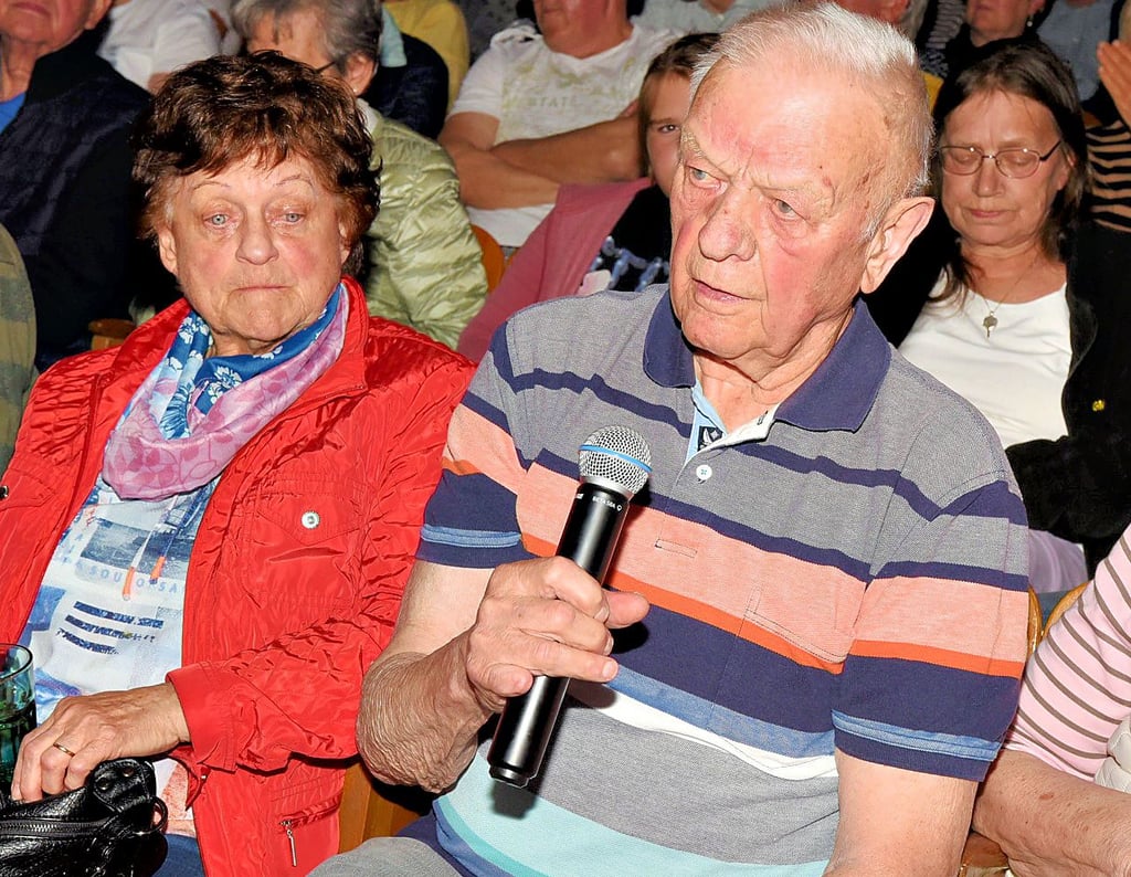 Rudolf Otto (94) wurde mit 14 Jahren im April 1945 als Melder eingesetzt. Hinter einer Hecke sah er mehrer tote deutsche Soldaten liegen.