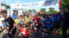 Das bunte Teilnehmerfeld machte sich - hier beim&nbsp;1,5-Kilometer-Hobby-Lauf - in diesem Jahr erstmals vor der Salzland-Sporthalle auf den Weg.
