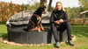 Stefanie Kaufmann (hier mit Hund Ela) hat in Stapel eine Hudepension eröffnet.