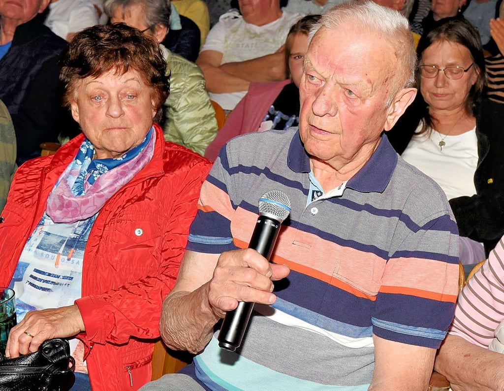 Rudolf Otto (94) wurde mit 14 Jahren im April 1945 als Melder eingesetzt. Hinter einer Hecke sah er mehrer tote deutsche Soldaten liegen.