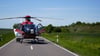 Der 72 Jahre alte Führer des Gespanns musste mit einem Rettungshubschrauber in eine Klinik geflogen werden.