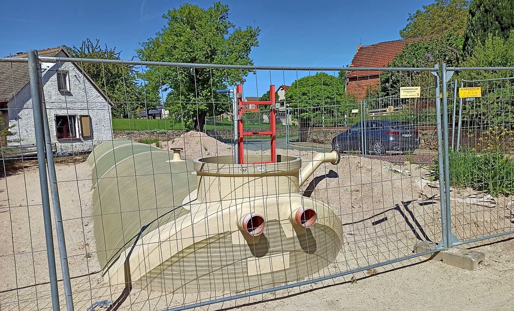 Die Sieglitzer Löschwasserzisterne ist anders als geplant eingebracht und längst noch nicht fertiggestellt.