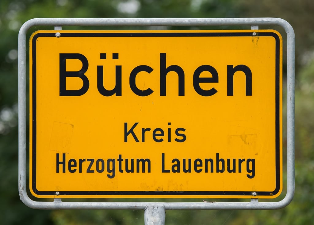 Im Bahnhof Büchen hat ein Raucher seine Zigarette nicht schnell genug geschafft und ist auf den fahrenden Zug aufgesprungen.