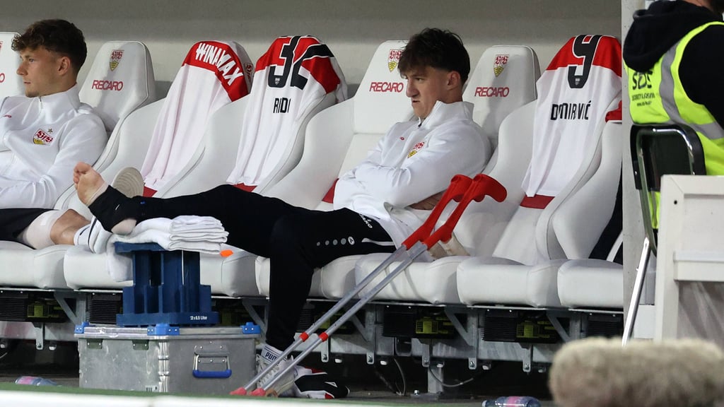 Geht auf Krücken: Angelo Stiller.