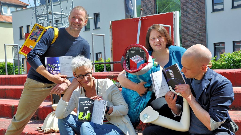 Freuen sich auf die neue Spielzeit im Theater der Altmark in Stendal (von links): Theaterpädagoge Robert Grzywotz, Intendantin Dorotty Szalma, Oberspielleiterin Patricia Hachtel und Dramaturg Roman Kupisch.