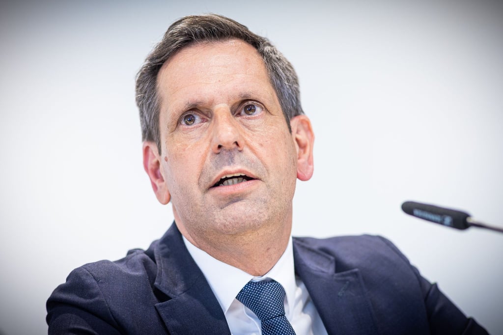 Verkehrsminister Lies hält die geplante jährliche Inspektion für ältere Autos für unnötig. (Archivbild)
