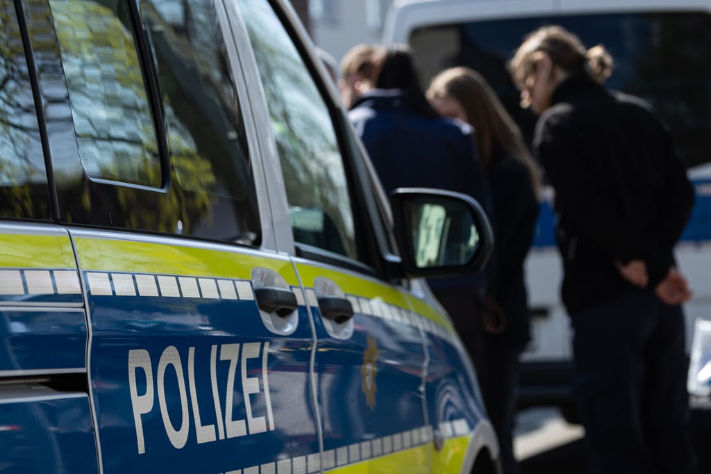 Ein 72 Jahre alter Mann ist bei einem Unfall bei Calbe schwer verletzt worden.
