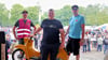 Beim 8. Oldtimertreffen in Schollene wurde eine fahrbereite Schwalbe  verlost. André Riese (von links), der Gewinner Lucas Wilms aus Jederitz und Ron Koch bei der Übergabe des Mopeds auf der Bühne des Festplatzes.