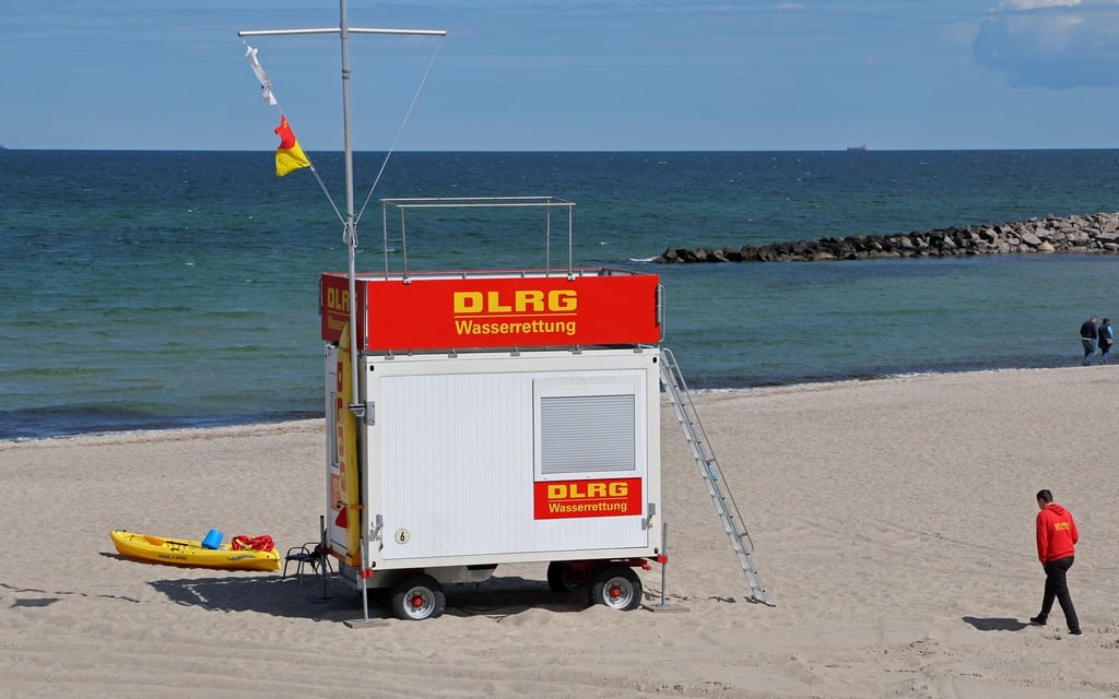 Wasserwacht und DLRG sind an den Küsten in die Wachsaison gestartet. /Archivbild)