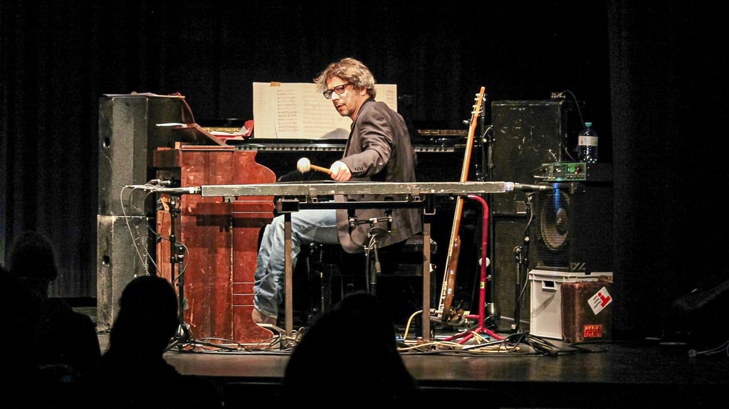 Sebastian Herzfeld, Ex-Hallenser, ist Teil des Weltmusik-Duos „Bobo & Herzfeld“
