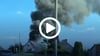 Der Brand eines Schuppens in Stendal ging am Montag, 12. Mai, auf ein Wohnhaus an der Heerener Straße über. Einsatzkräfte der Freiwilligen Feuerwehr löschten den Brand.