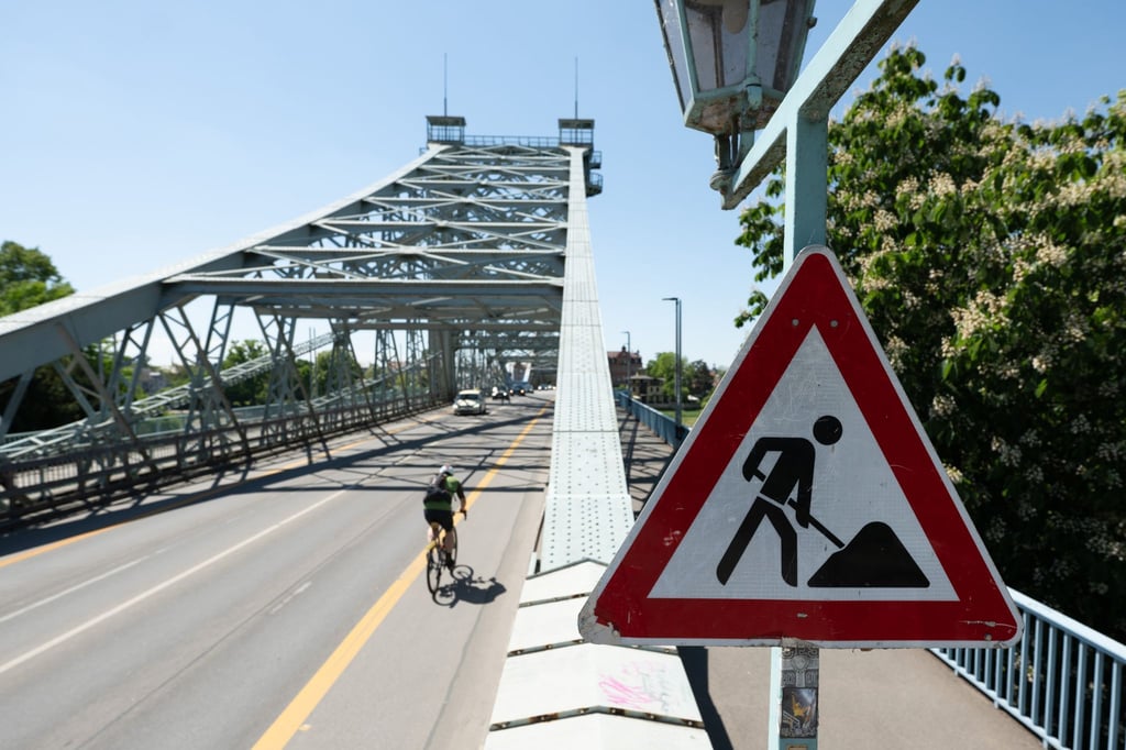 Das bekannte Blaue Wunder in Dresden muss teilweise saniert werden.