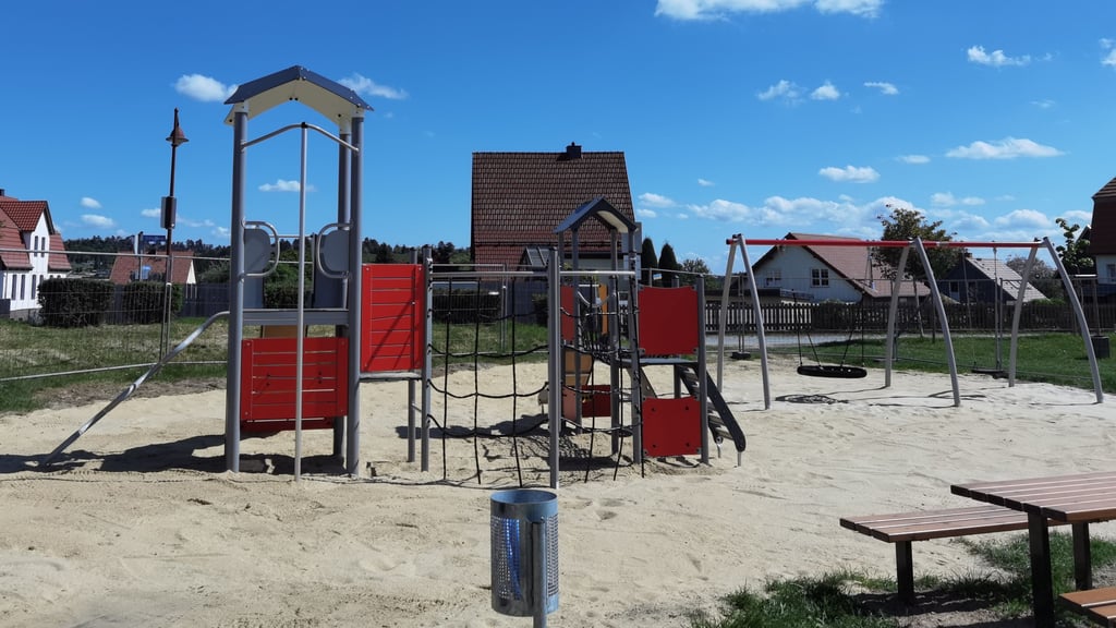 Noch ist er von einem Bauzaun abgesperrt: der neue Spielplatz am Schloßweg in Cattenstedt.