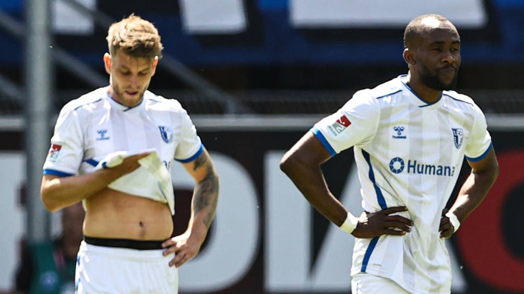 Marcus Mathisen und Silas Gnaka vom 1. FC Magdeburg: Sie verloren das Spiel gegen den SC Paderborn und sich raus aus dem Rennen um den Aufstieg.