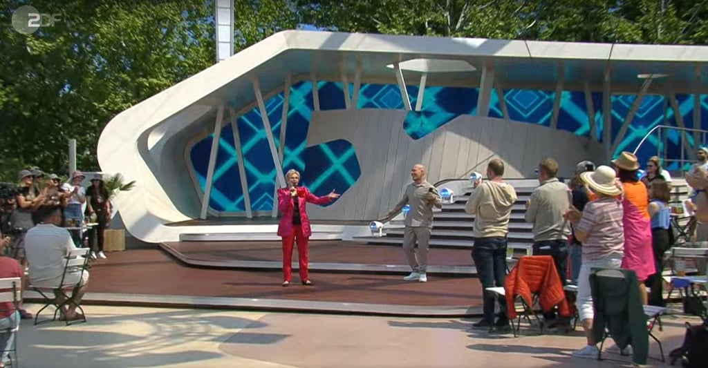 Gemeinsam mit Oli P. präsentiert Peggy March ihren Jubiläumshit im ZDF-Fernsehgarten.
