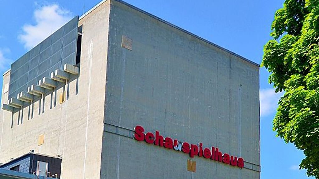 Das Schauspielhaus Chemnitz wurde 1980 eröffnet. Es steht unter Denkmalschutz, doch durch die Nichtnutzung droht der Verfall.