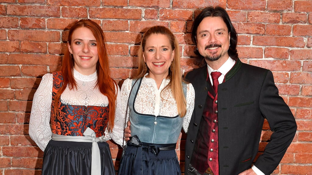 Johanna Mross gemeinsam mit ihrer Mutter Stefanie Hertel und Stiefvater Lanny Lanner.