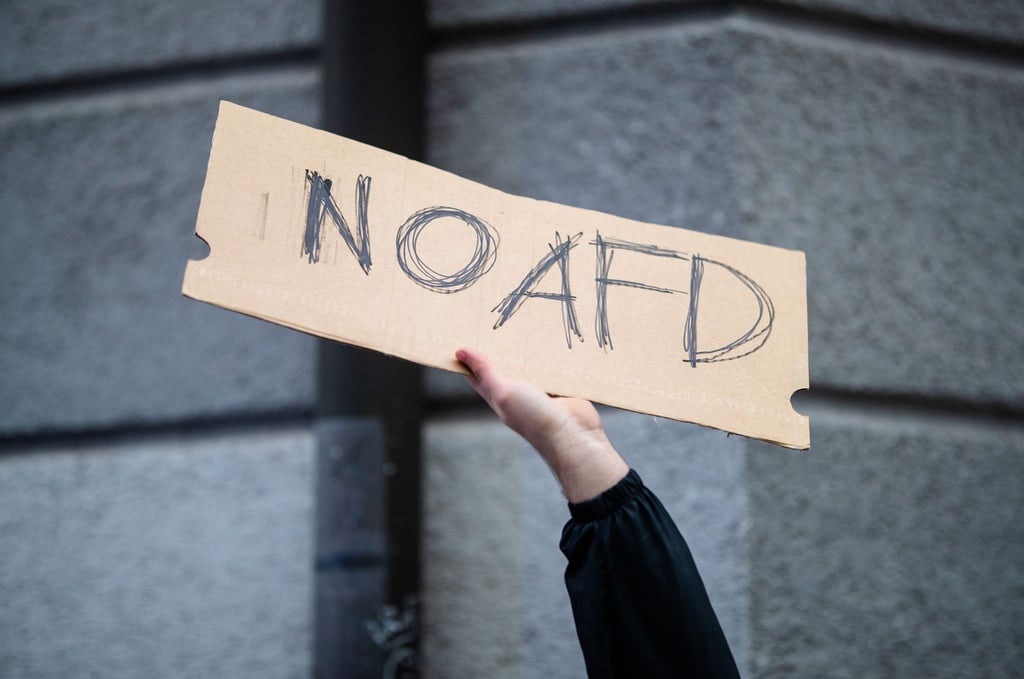 Das Bündnis „Halle gegen Rechts“ hatte zur Kundgebung aufgerufen. (Symbolbild)