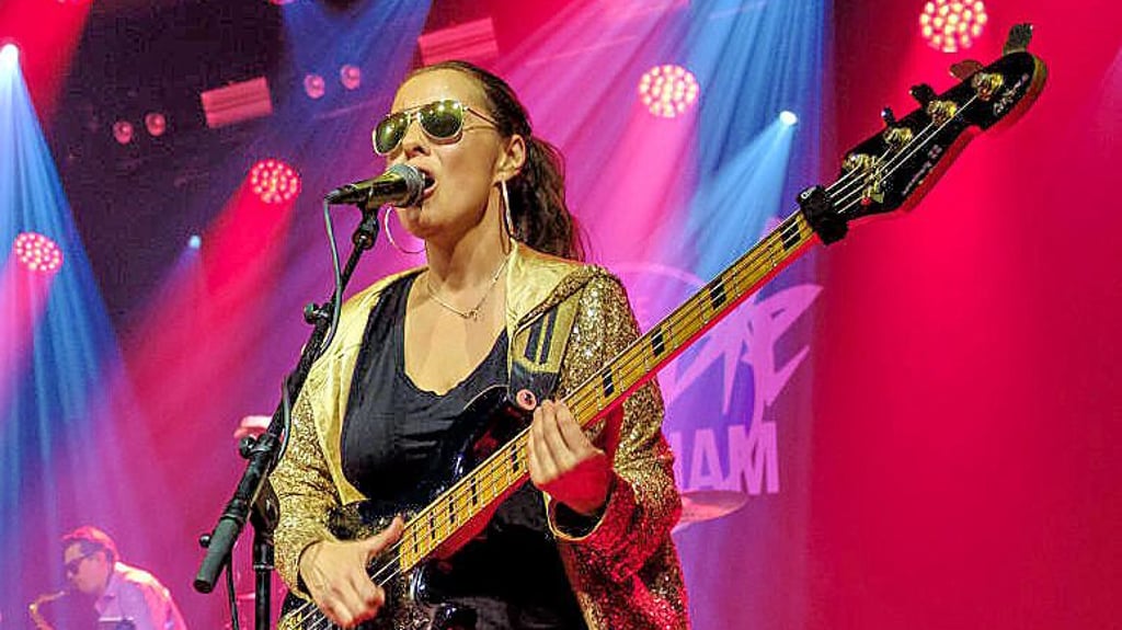 Ida Nielsen, hier bei einem Konzert 2024 in Bern, war zu Gast in Halle.