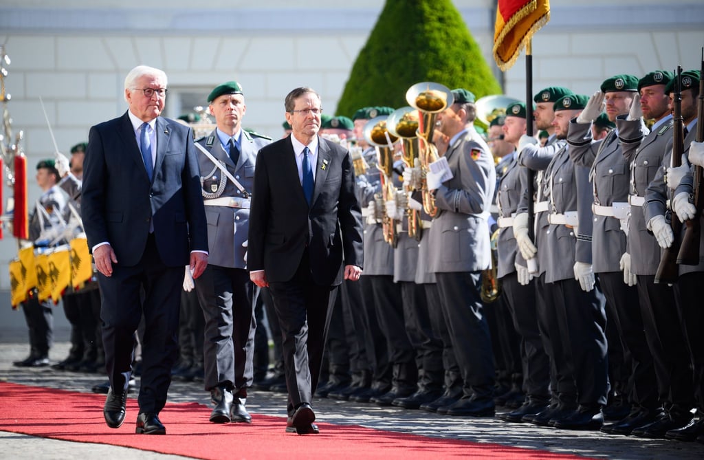 60 Jahre deutsch-israelische Beziehungen - Israels Präsident Herzog wird in Berlin begrüßt.