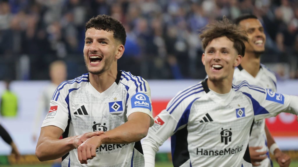 Daniel Elfadli steigt mit dem Hamburger SV in die Bundesliga auf.