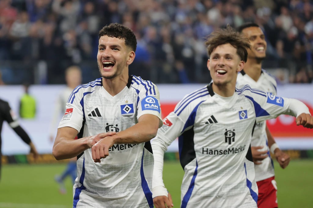 Daniel Elfadli steigt mit dem Hamburger SV in die Bundesliga auf.