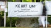 Protest gegen „Reichsbürger“: Eine Bürgerinitiative im kleinen Dorf Rutenberg in der Uckermark stemmte sich gegen eine Ansiedlung des „Königreichs Deutschland“.(Archivbild)