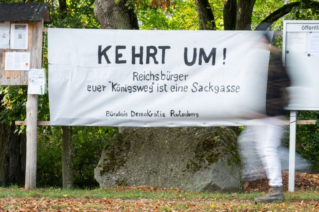 Protest gegen „Reichsbürger“: Eine Bürgerinitiative im kleinen Dorf Rutenberg in der Uckermark stemmte sich gegen eine Ansiedlung des „Königreichs Deutschland“.(Archivbild)