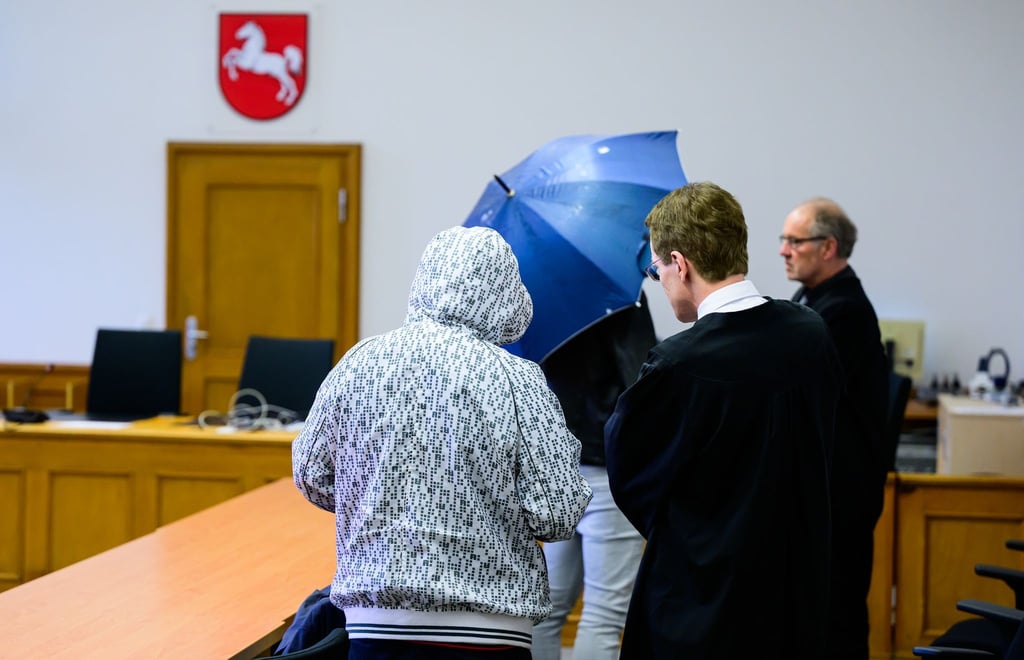 Im Lüneburger „Rechtsrock“-Prozess haben die Generalstaatsanwaltschaft Celle sowie mehrere Angeklagte Revision eingelegt.