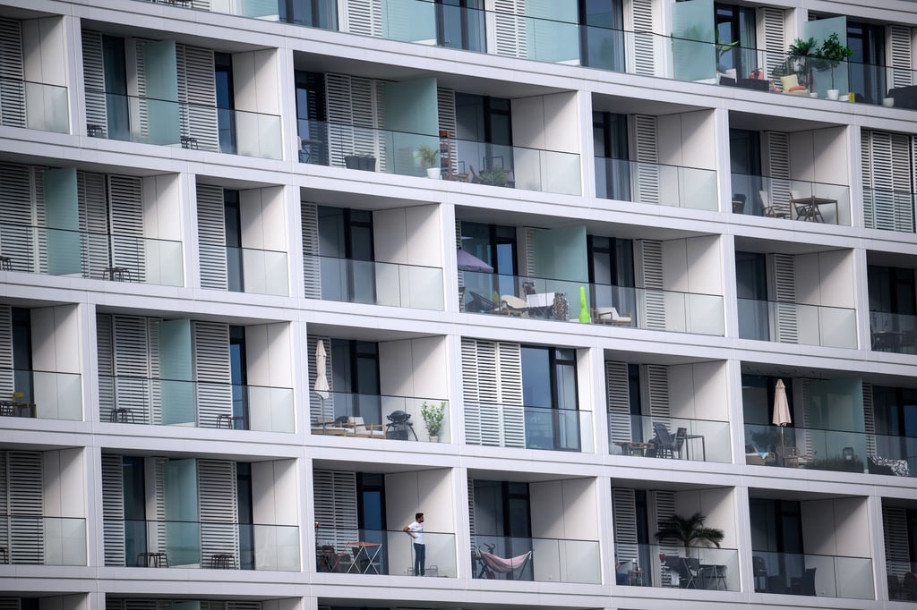 Mieter sollen in Berlin besser vor kräftigen Erhöhungen geschützt werden. (Archivbild)