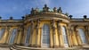 Die Beteiligten an der Einigung über die Kunstschätze der Hohenzollern trafen sich am Dienstag am Potsdamer Schloss Sanssouci. (Archivbild)
