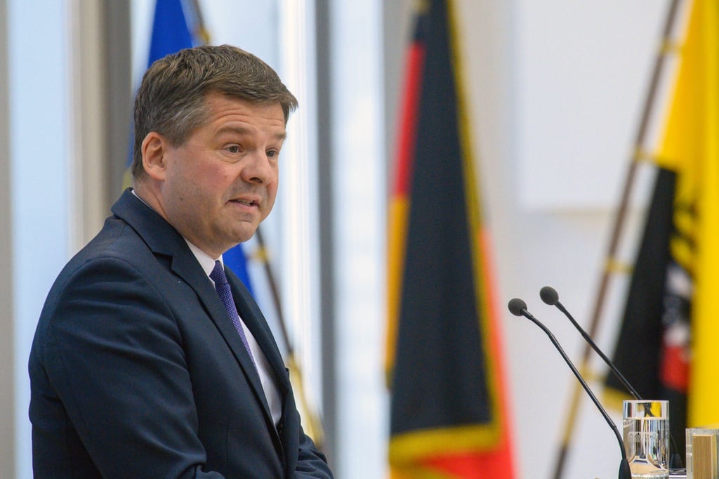 Sachsen-Anhalts Wirtschaftsminister Sven Schulze will einen Automobilzuliefergipfel ausrichten.