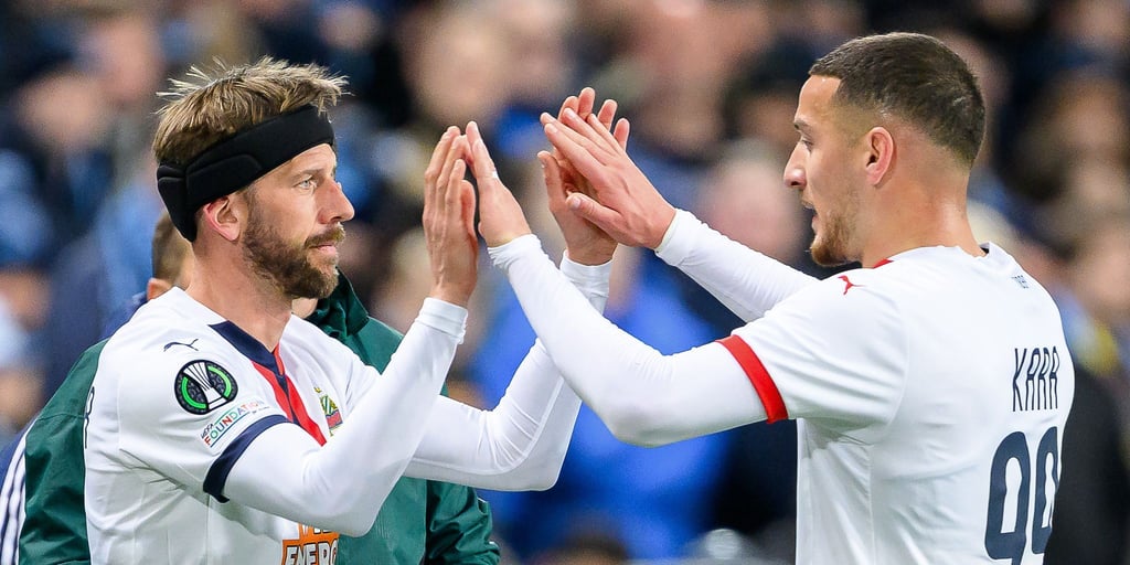 Guido Burgstaller (l) hört am Ende der Saison auf.