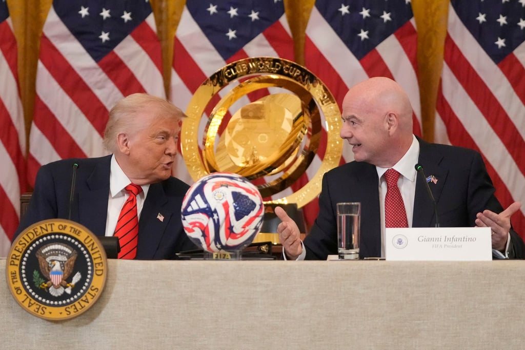 FIFA-Chef Infantino zelebriert die Nähe zu US-Präsident Trump.