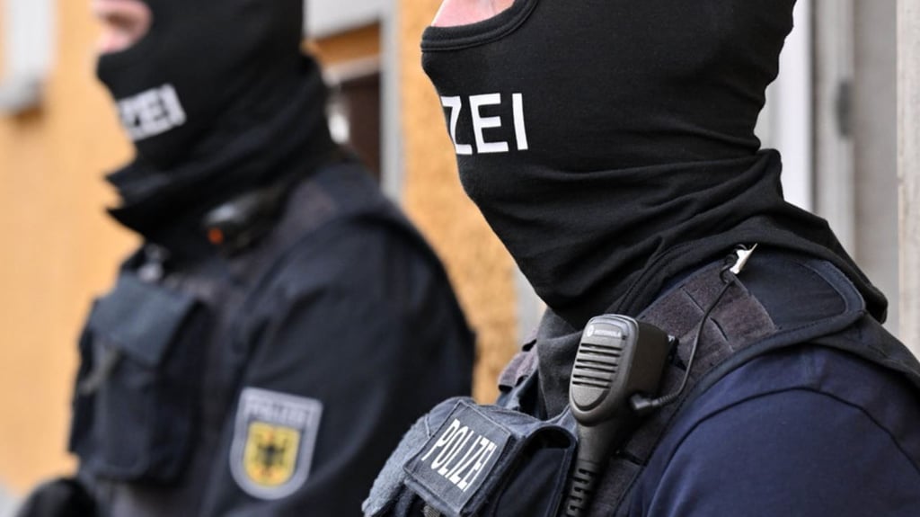 Razzien gab es in Wittenberg in Sachsen-Anhalt, sowie in Döbeln, Leipzig, Dresden und Halsbrücke in Sachsen.