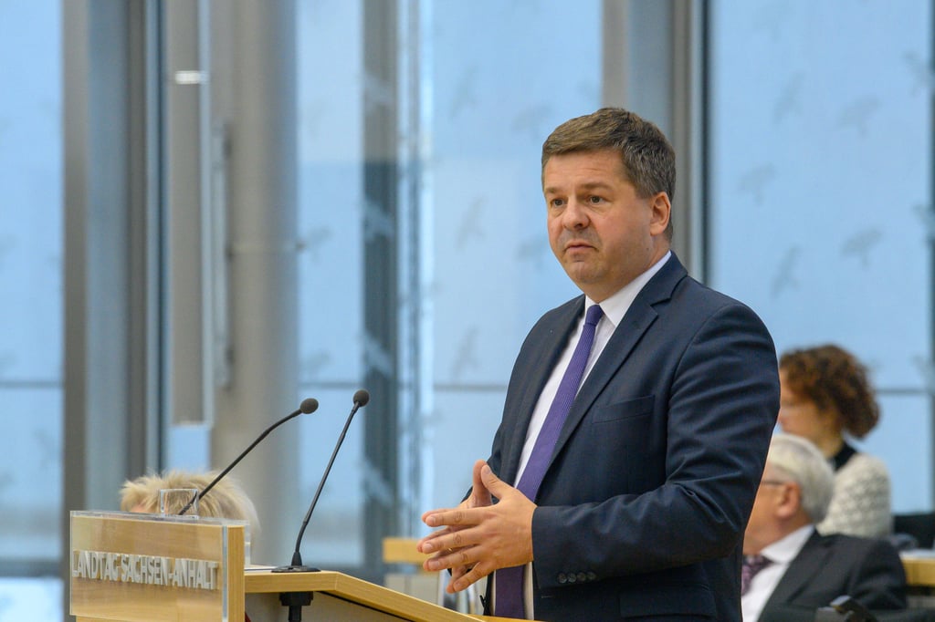 Wirtschaftsminister Sven Schulze (CDU) hofft jetzt auf den versprochenen Kurswechsel in Berlin.