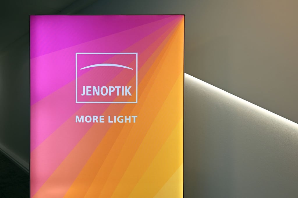 Die Kunden von Jenoptik bestellen wegen der Konjunkturflaute weniger. (Archivbild)