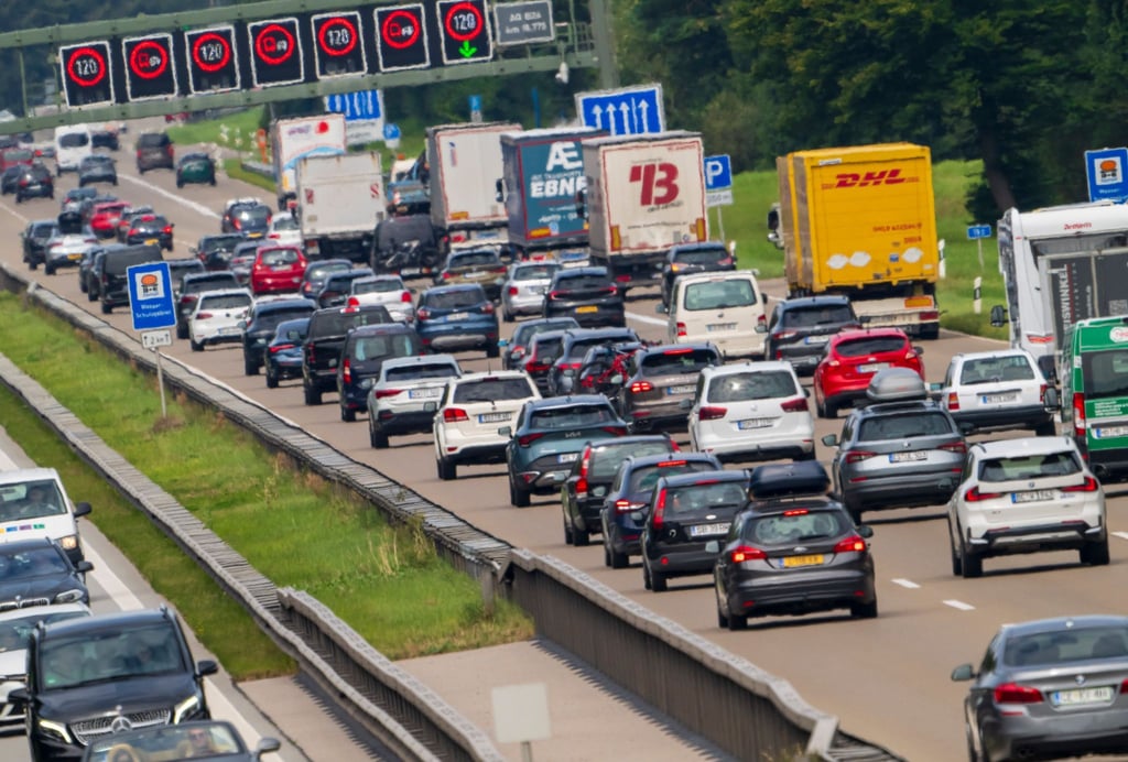 Vollsperrung der A14 Richtung Leipzig bei Döbeln nach einem Stau-Unfall. (Symbolfoto)