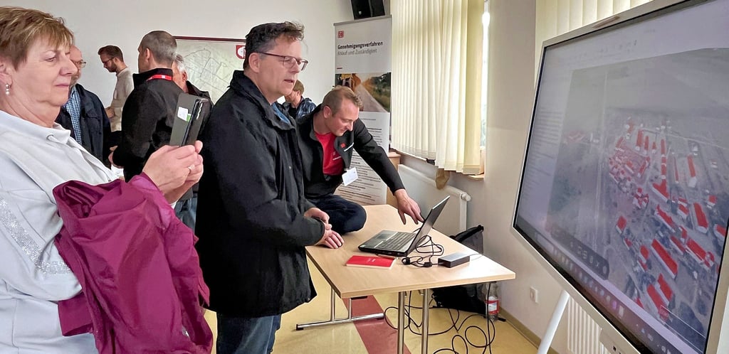 Die Bahn informierte in Mahlwinkel mittels 3-D-Animationen und einem Vortrag über die geplanten Bauarbeiten der Deutschen Bahn.