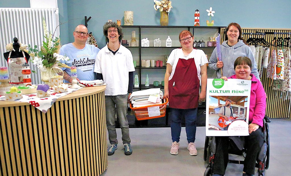 Heiko (von links), Hannes, Mandy, Nadja und Marion laden stellvertretend für ihre Kollgen zu einem Konzert und Kennenlernen in die Lebenshilfewerkstatt „Röxe 52“ in Stendal ein.