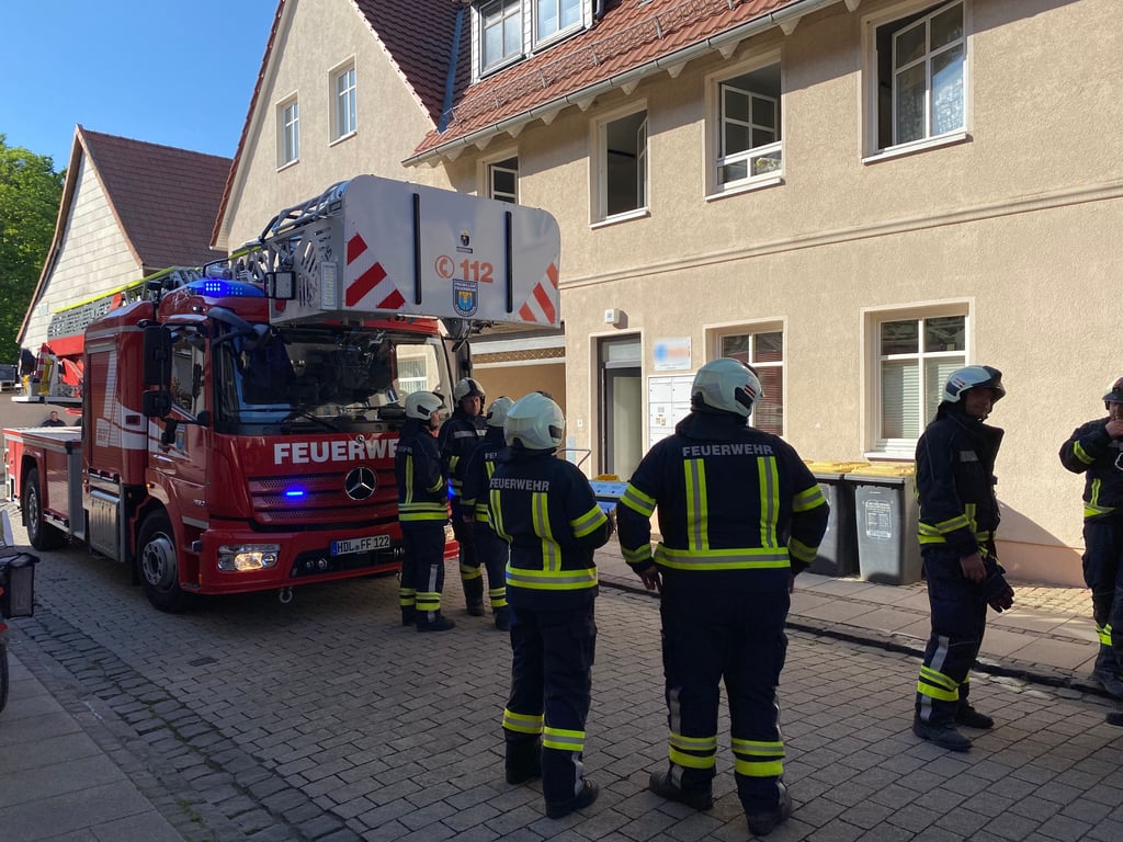 Wegen eines ausgelösten Rauchmelders wurde die Feuerwehr alarmiert.
