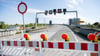 Für die nun anstehenden Fräs- und Asphaltarbeiten ist eine Vollsperrung der Rügenbrücke laut Straßenbauamt unvermeidbar.