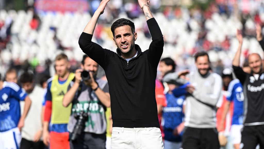 Cesc Fabregas bedankt sich bei den Fans.