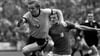 Dieter Riedel (li., Dynamo Dresden) gegen Klaus Decker (1. FC Magdeburg) im Jahr 1975.