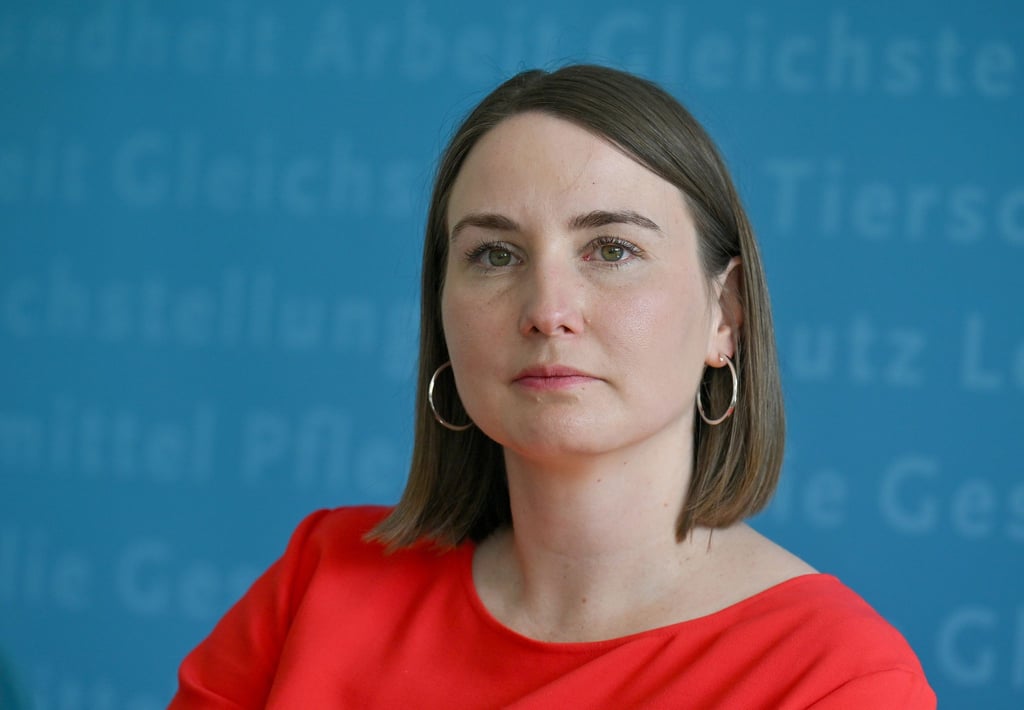 Thüringens Gesundheitsministerin Katharina Schenk (SPD) kündigte einen Pflegeentwicklungsplan an. (Archivbild)