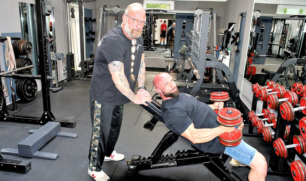 Andy Heinemann (r.) und Daniel Voigt haben sich mehrere Wochen im Fitnesstudio in der Mühlenbrücke auf den Wettbewerb vorbereitet.