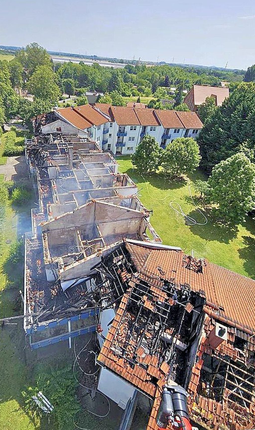 Etliche Bewohner der Wohnanlage an der Bahnhofstraße in Könnern haben bei dem verheerenden Brand ihr Zuhause verloren.