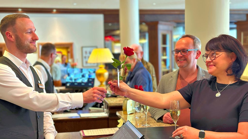 Im Vier-Sterne-Hotel Gothische Haus in Wernigerodes Altstadt gibt es jetzt zur Begrüßung eine Rose für die Gäste.