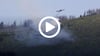 Am Kleinen Winterberg nahe Schierke wird ein Waldbrand auch aus der Luft bekämpft.