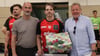 Mit Marius Herda (Mitte) wurde beim letzten Heimspiel der erste Spieler verabschiedet.